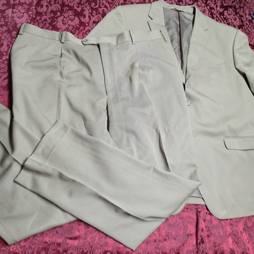 Ferretti Pronto-Uomo 2-Piece Suit Tan Wool US 42L Jacket 38W Pleated Pants